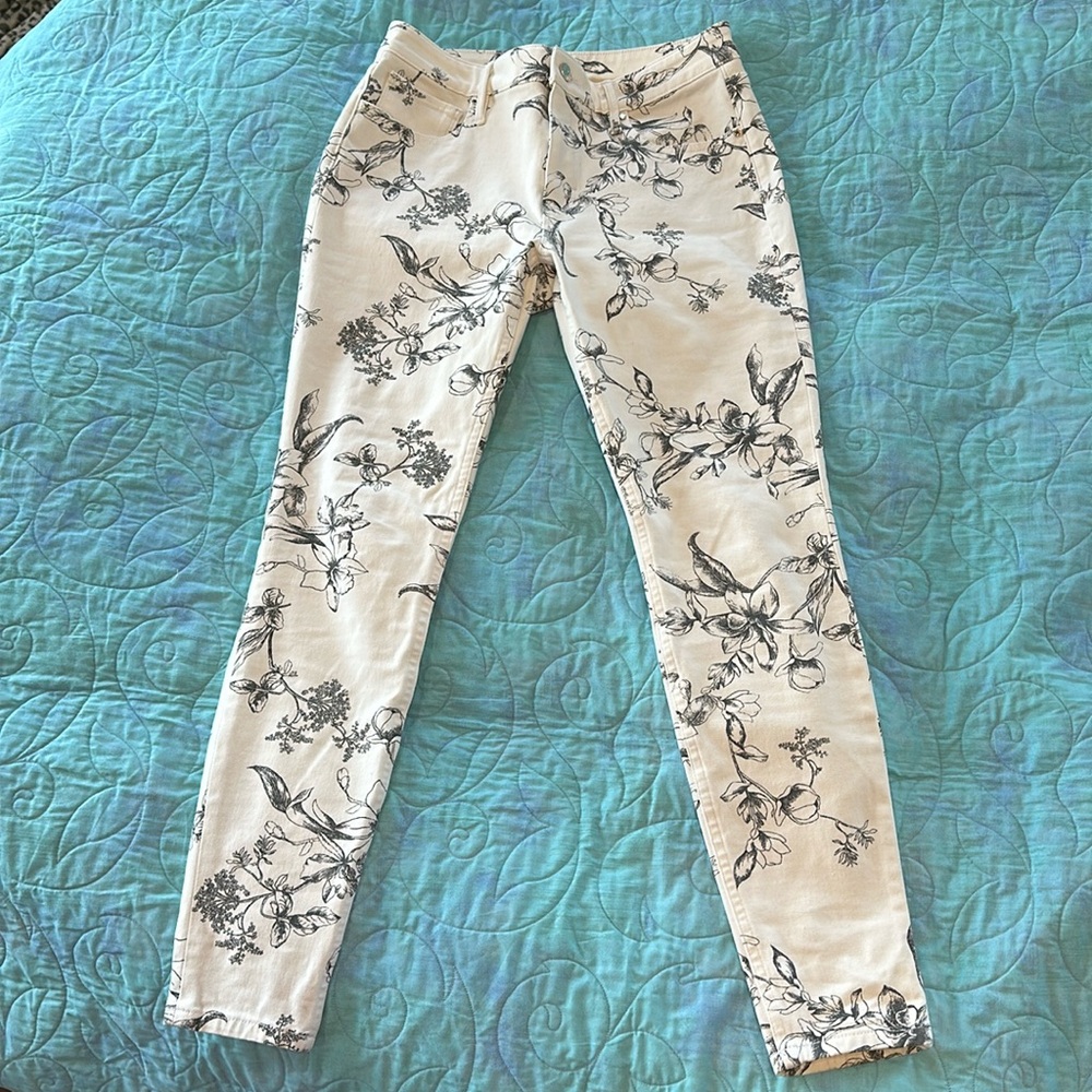 White House Black Market Size 6 Floral Skinny Ankle Jeans